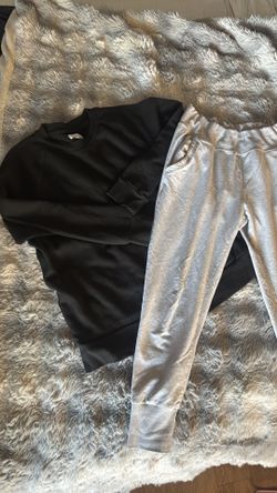Sweats And Sweater Size Medium $7