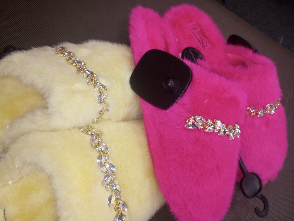 Women's Fur Slippers With Rinestone