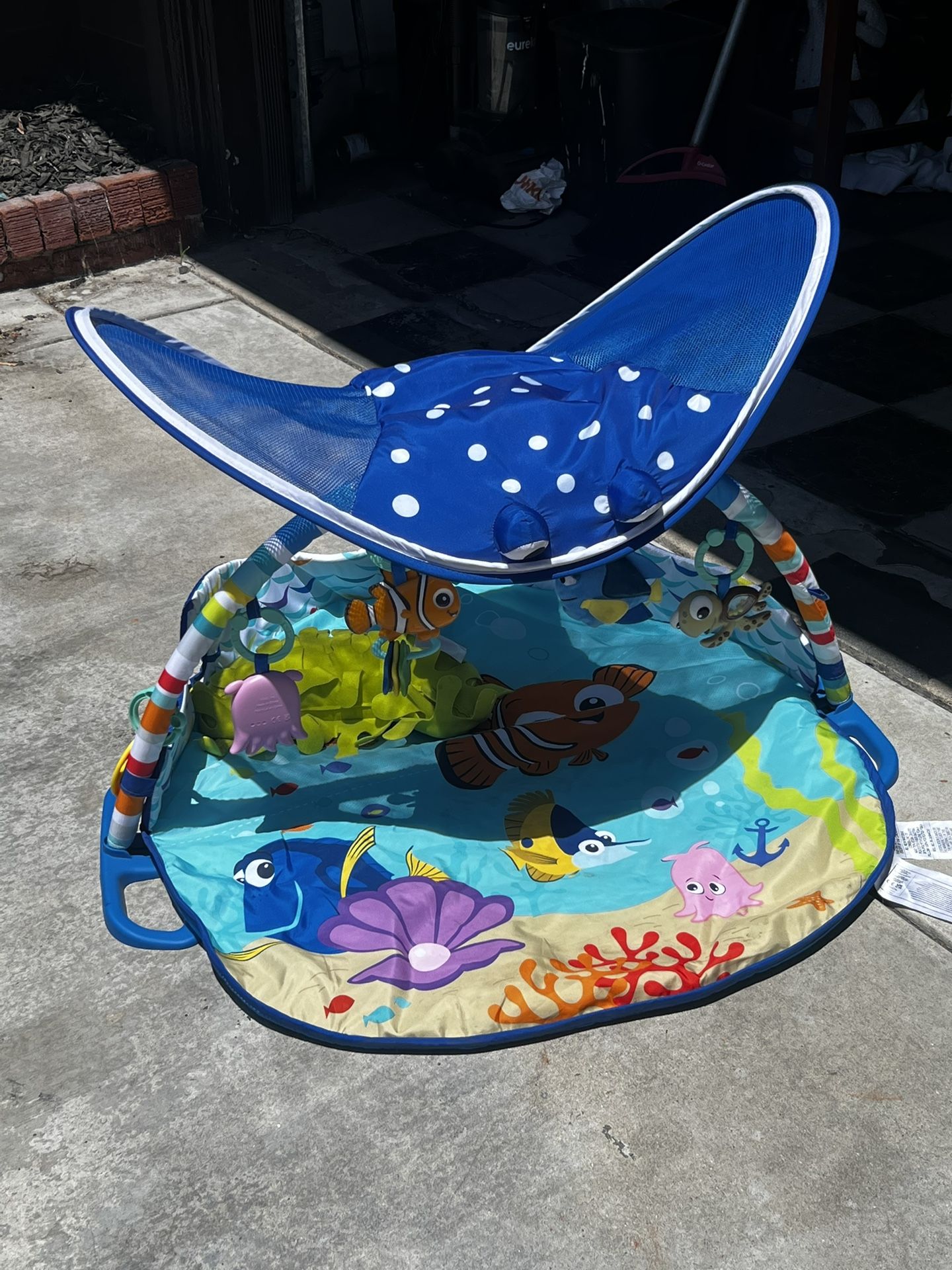 Bright Starts Disney Baby Finding Nemo Mr. Ray Ocean Lights & Music Gym