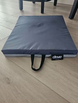 Drive seat cushion for wheelchair