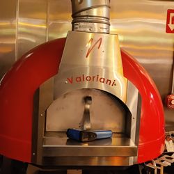 Mugnaini Pizza Oven-almost brand new (hardly used)