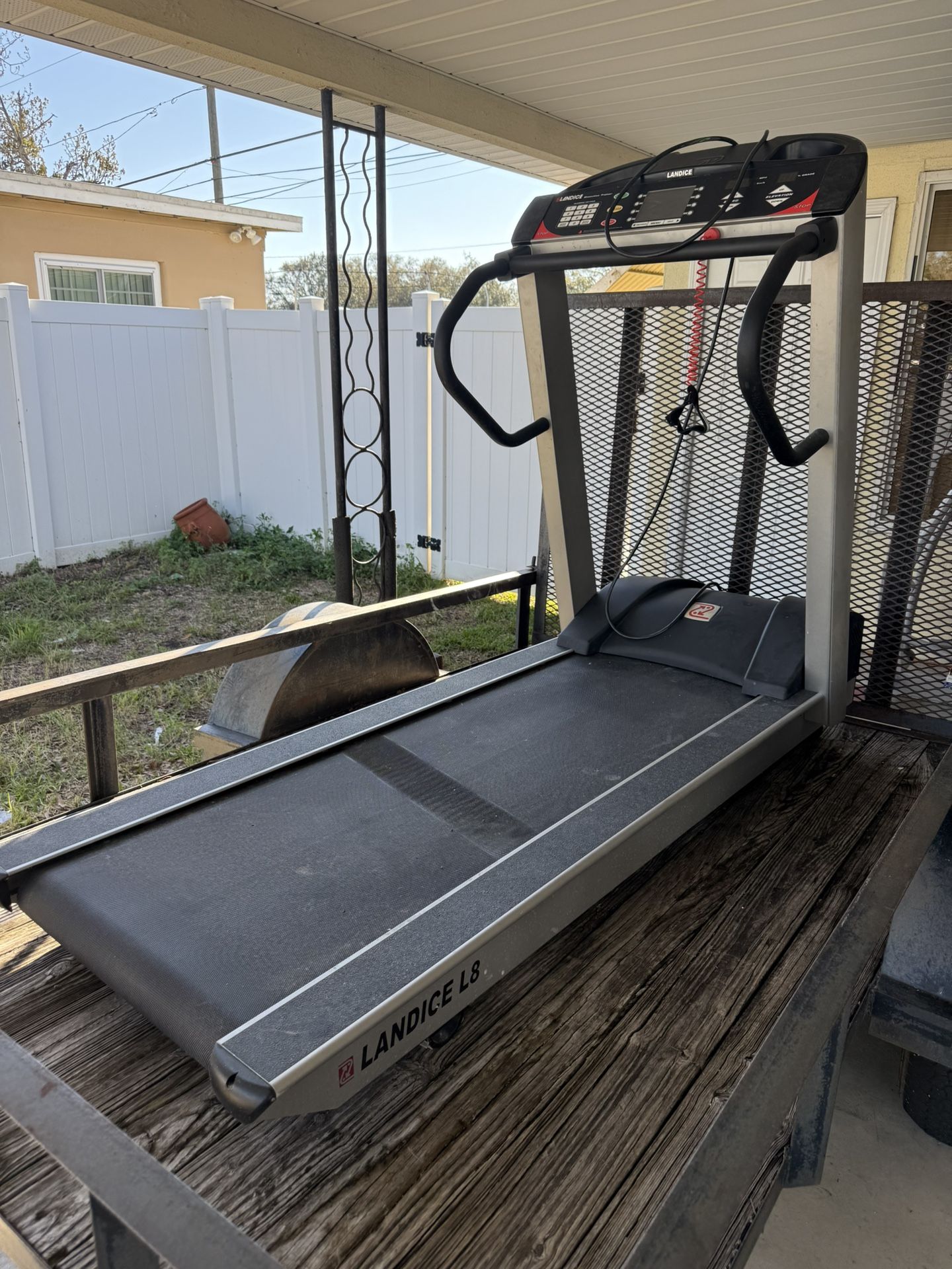 Treadmill. Landice L8 - Light Commercial Equip