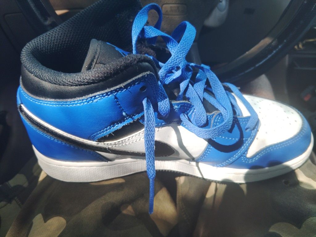 Size 5.5y Make Offer Make Offer 