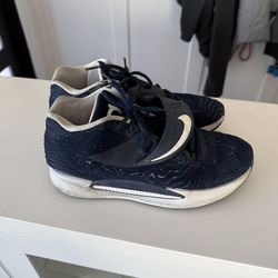 Kd basketball shoes size 10.5