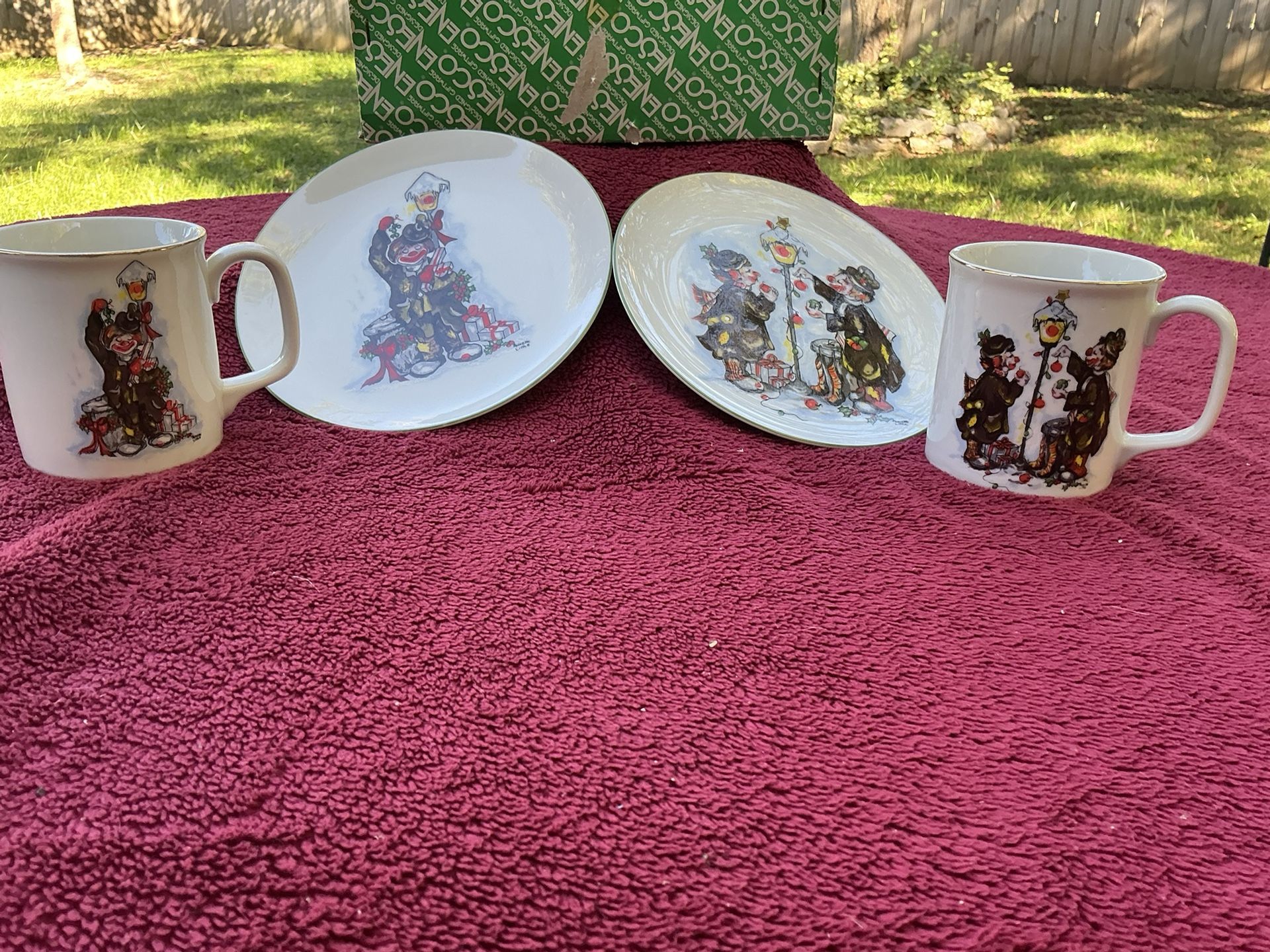 Annette Little Vintage Christmas Clowns Mug & Plates ( 6 Mugs, 4 Plates )