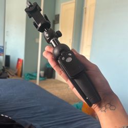 Adjustable Bluetooth Selfie-Stick