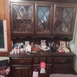 Vintage hutch / China cabinet it belong to my mom passed away $300 firm price 
