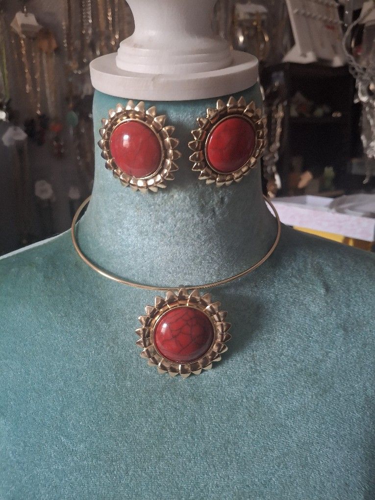 Semiprecious Stone Pendant Choker Necklace Set