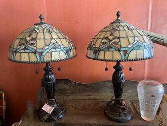 Pair of Tiffany-Style Stained Glass Table Lamps – Art Nouveau Dragonfly Design – Bronze Base