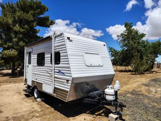 RV TRAVEL TRAILER