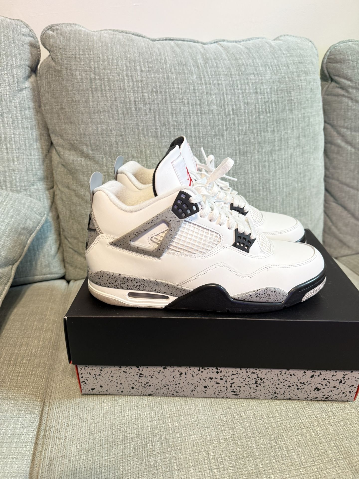 Jordan 4 White Cement