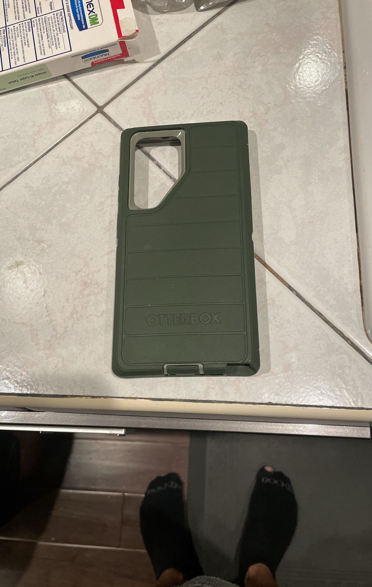 Otterbox Defender Pro Drop + and a glass screen protector, new ( Samsung 23 Ultra) Case