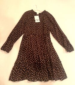 Zara- New-Dress- Size 10-12. Never Worn- Cute!