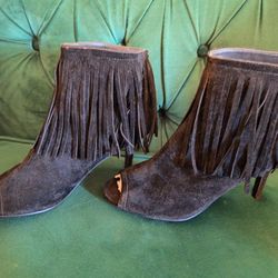 BEAUTIFUL BLACK  PEEK A BOO FRINGED  BOOTS NEVER USED! 