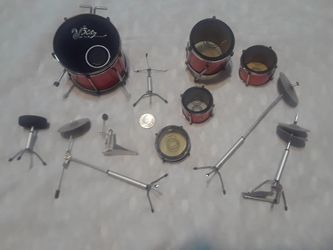 Miniature drum set