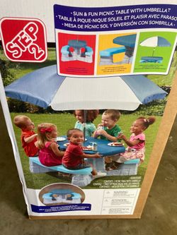 Step2 Fun and Sun picnic table w/ umbrella
