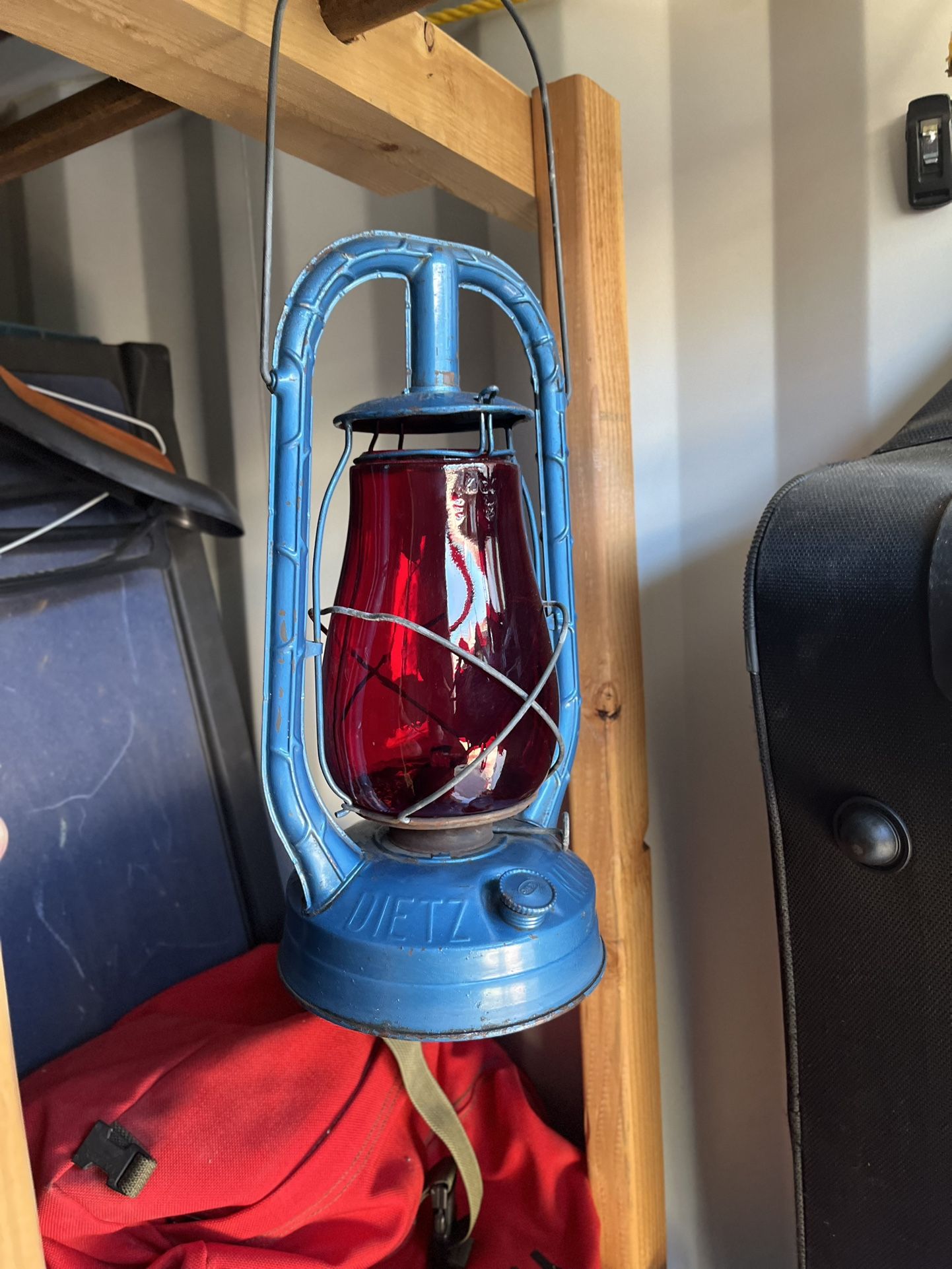 Dietz NY, Monarch, Blue Kerosene Lantern with Red Globe, Swing Handle