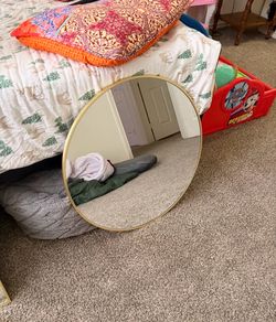 Round mirror