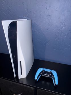 PS5 Disc Edition + 2 controllers