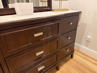 Dresser W/Mirror