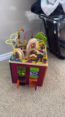 Zany zoo activity cube