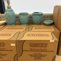 Brand New 4 Piece Porcelain Bathroom Set