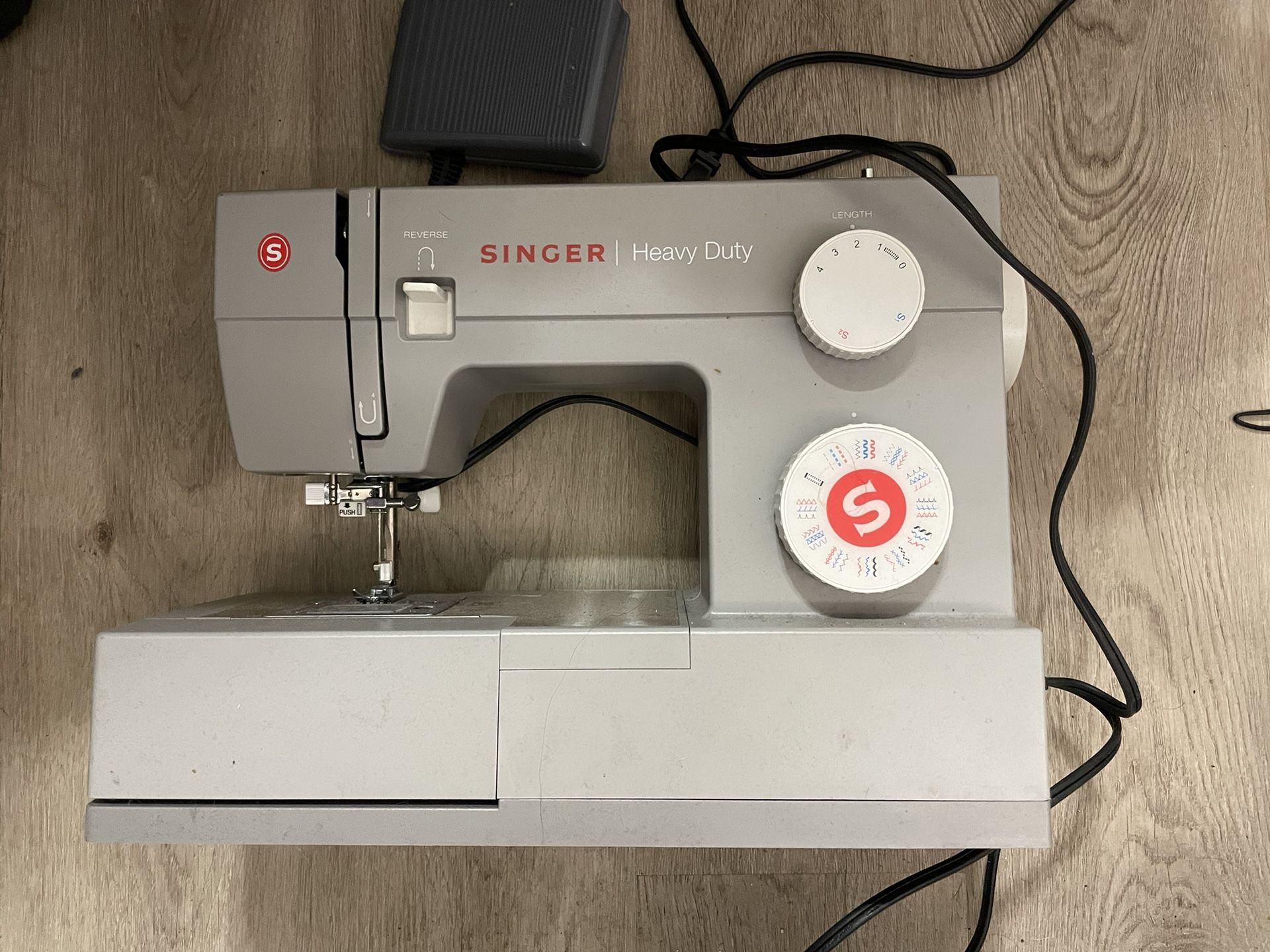 Singer Heavy Duty Sewing Machine 4432 - Never Used, Purchased In 2023