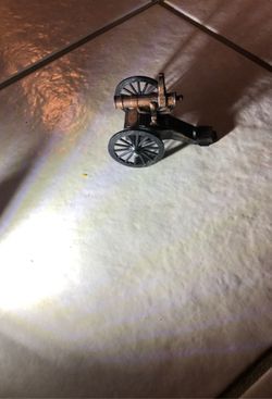 PLAY ME Metal Pencil Sharpener Collectible Canon item
