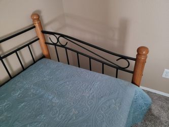 Beautifu  Quilt and Pillow Sham Set