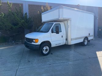 2007 Ford E450 14’ Box Ttuck