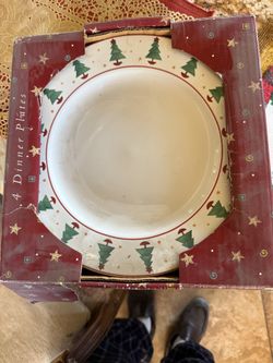 Christmas Plates Set Of 4 ,