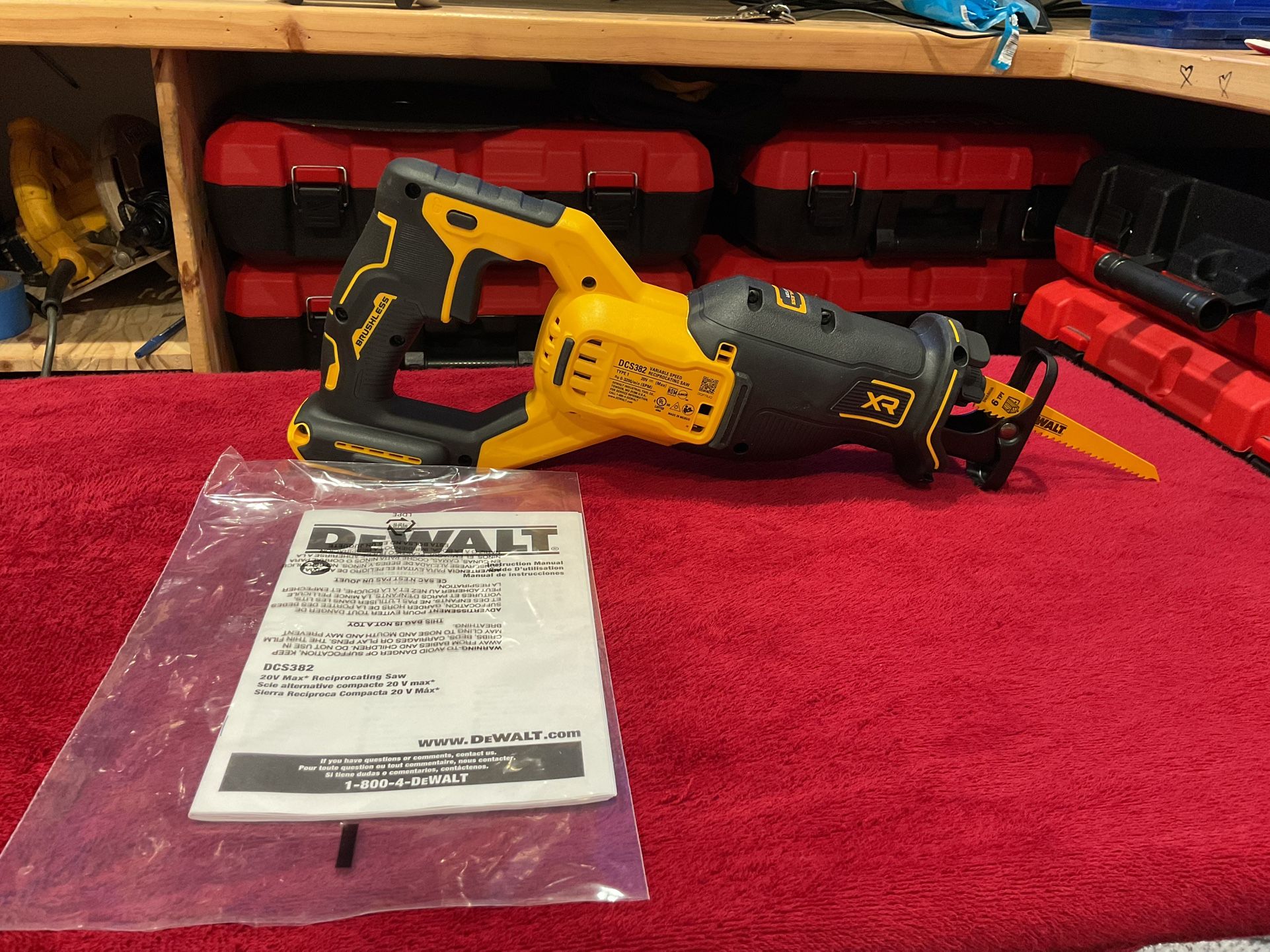 DEWALT SAW 20V New Honly TOOL