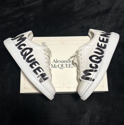 Alexander McQueen Oversized Graffiti White Black With box/ Worn Sizel EU 42