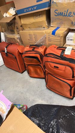 Kenneth Cole luggage set