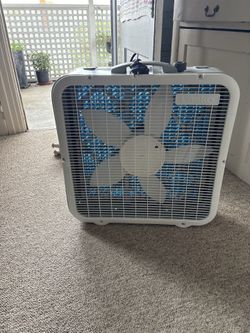 Lasko Box Fan + 6 extra Filter