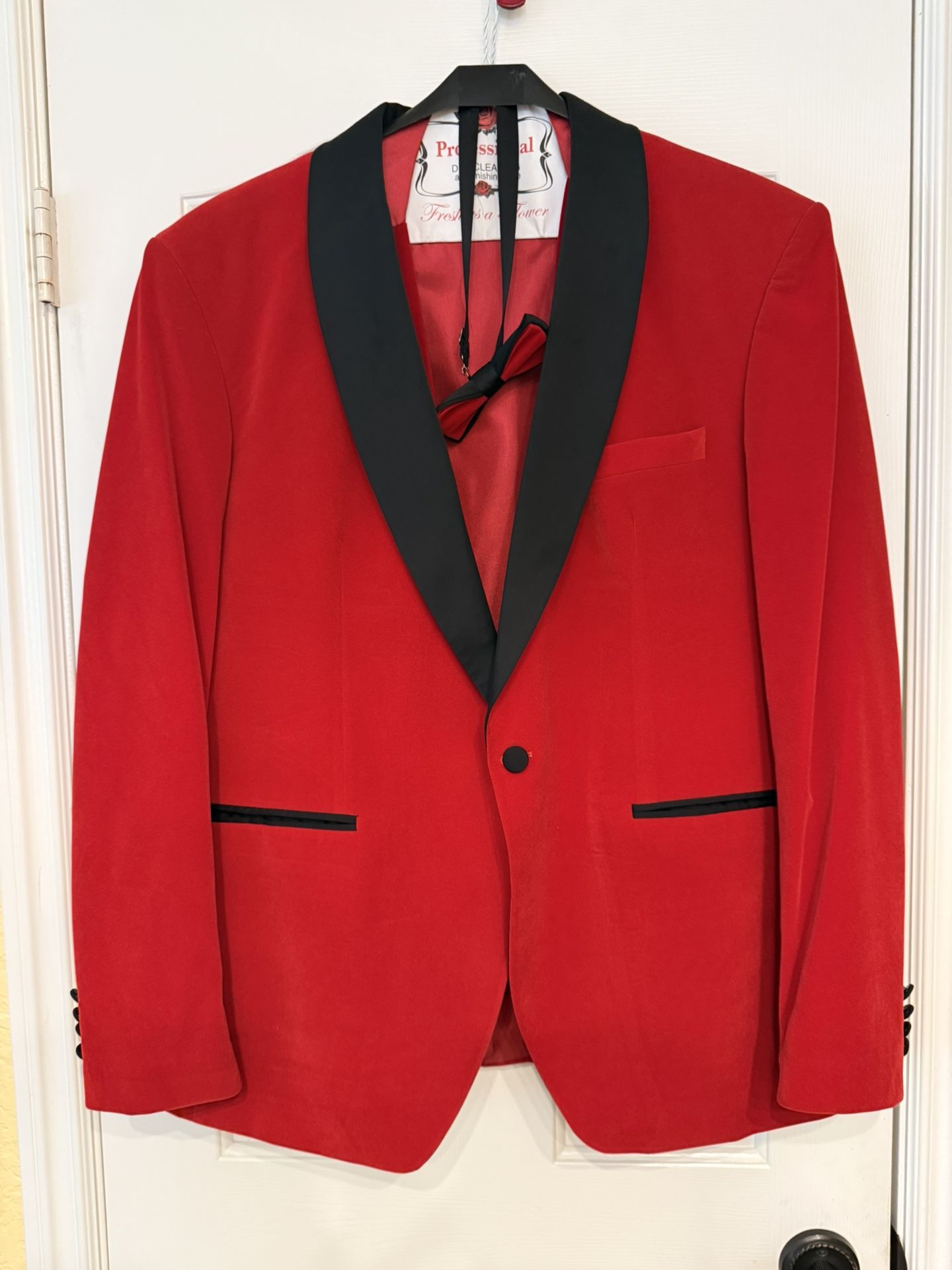 Men’s Red Slim Fit Tuxedo Jacket, Vest & Bow Tie Set – O.M.C. Men’s Collection – Size XL