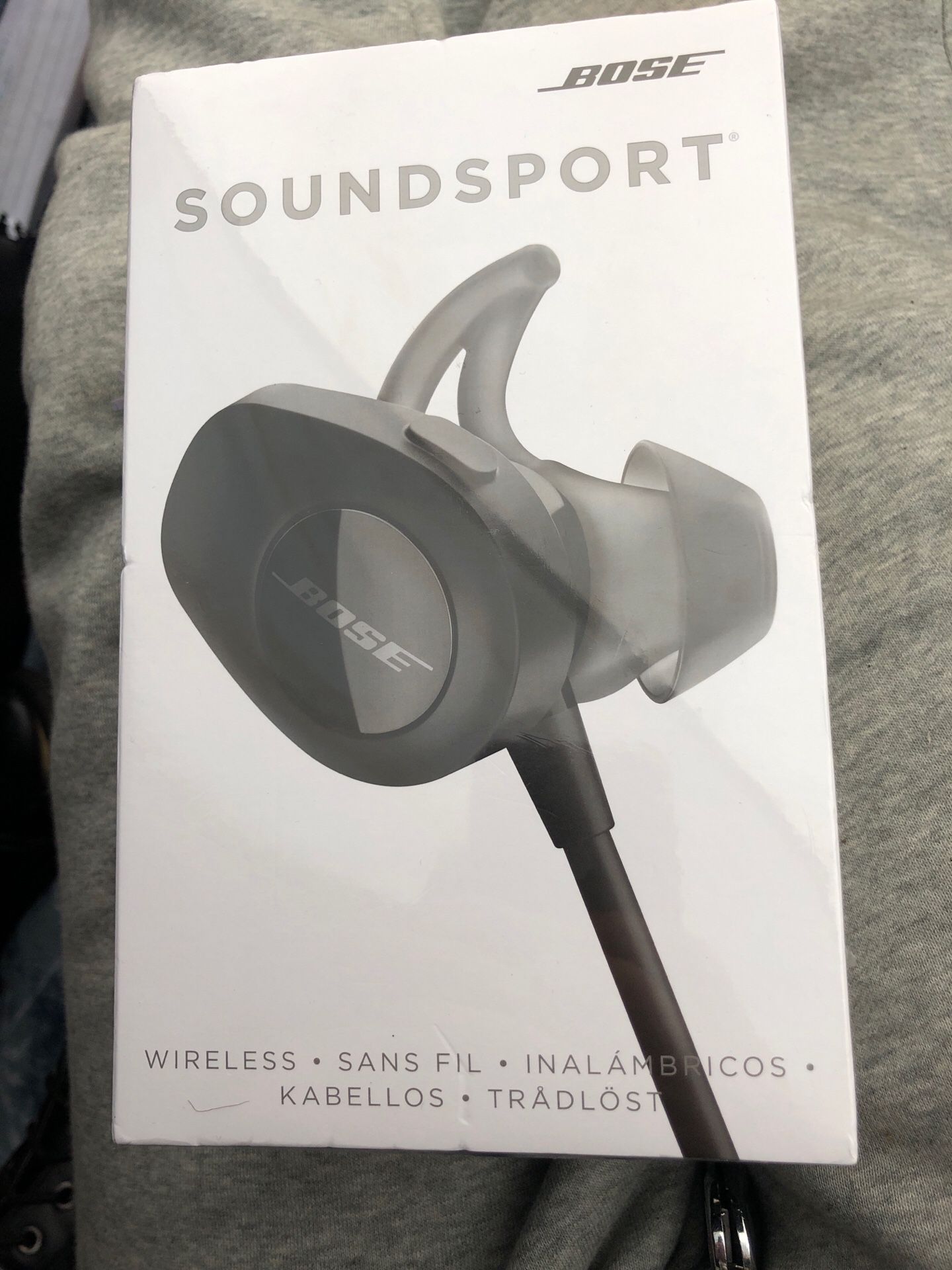 Brand new BOSE SOUNDSPORT earbuds headphones WIRELESS SEALED IN BOX