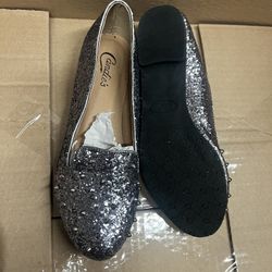 Size 9.5 Women’s Silver Flats . New.$20 