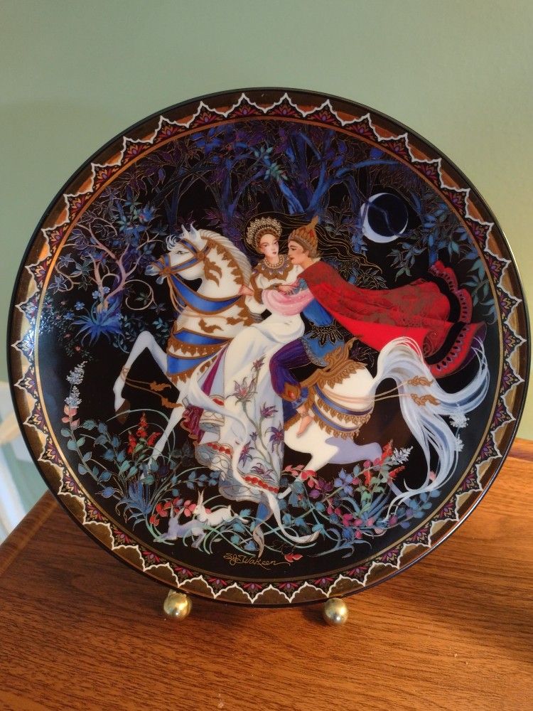 Royal Porcelain Collector's Plate (Thailand)
