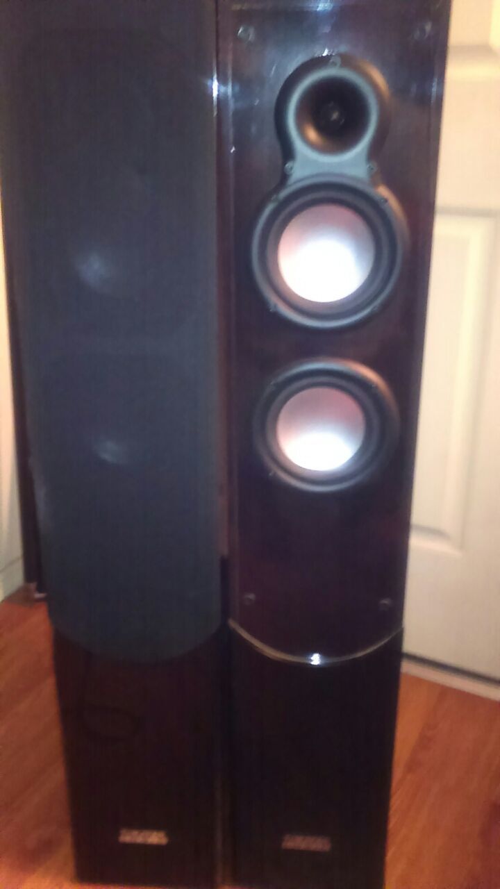 Theater logic T2800 series home theater speakers. Impeccable condition