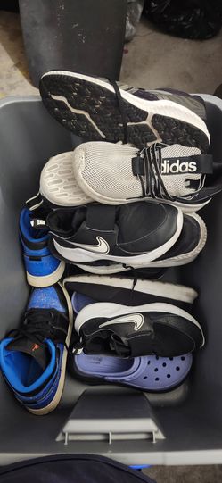 🔥 LOT OF 8 PAIRS OF SHOES – $100 🔥🔥 LOTE DE 8 PARES DE ZAPATILLAS – $100 📍Near Rainbow and  Vegas