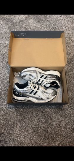 $90 New Balance Men Size 8