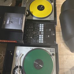 DJ equipment (pioneer S9 2 Tech 1200s With Phase) 