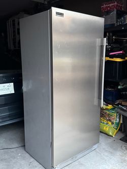 Frigidaire Profesional freezer