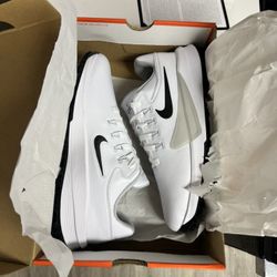 Nike Victory Pro 4 White Size 9.5 Brand New