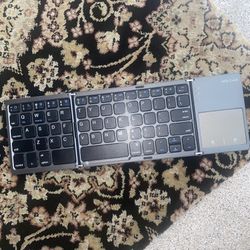 Jelly Comb foldable Bluetooth keyboard featuring a built-in touchpad