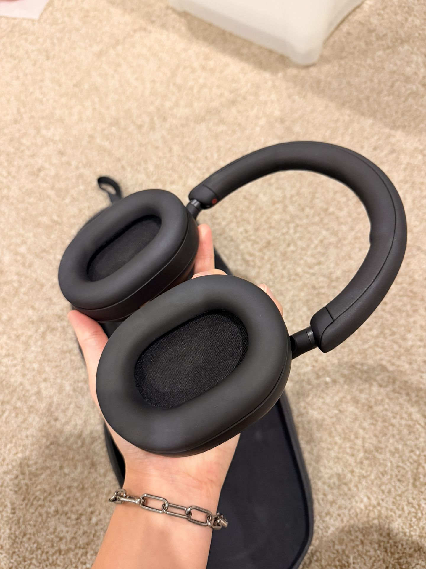 Sony WH-1000XM5 Noise-Canceling Headphones – Like New, Barely Used