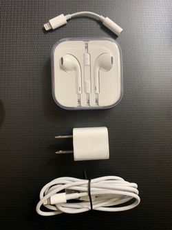 AUTHENTIC APPLE IPHONE ACCESSORIES FOR AUDIO AND CHARGING!