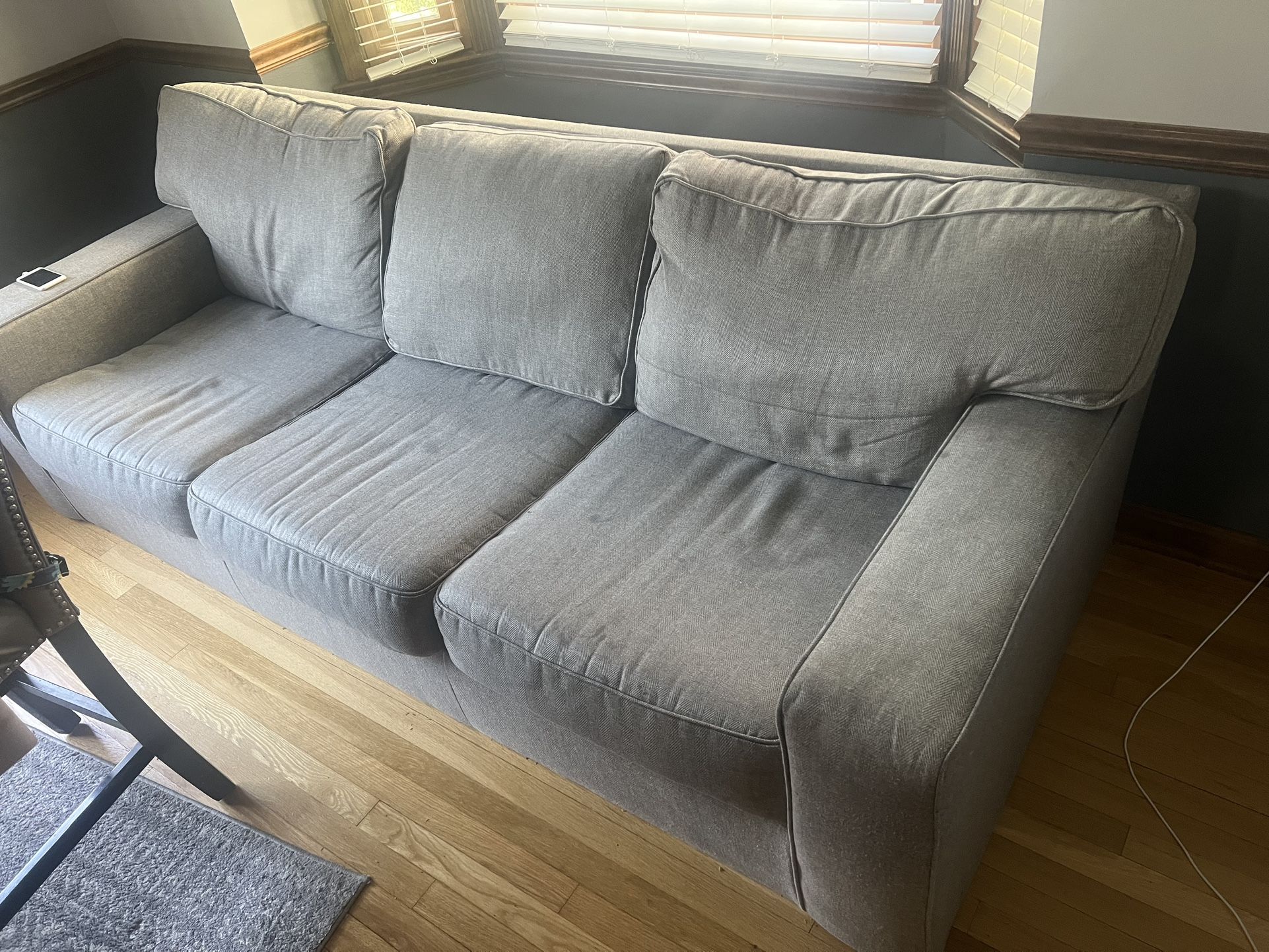 Modern Gray Sofa – Comfortable & Stylish
