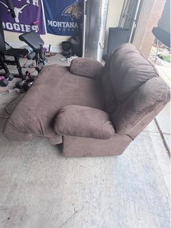 Oversized recliner